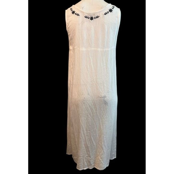 Medium White Navy Blue Embroidered Sleeveless Dress Sundress NWT Lightweight - Picture 3 of 5